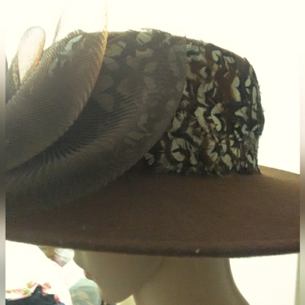 UNIQUE VINTAGE WOOL Elegant Brown Wide-Brim FEATHERED Hat W/ LY. NYLON BOW